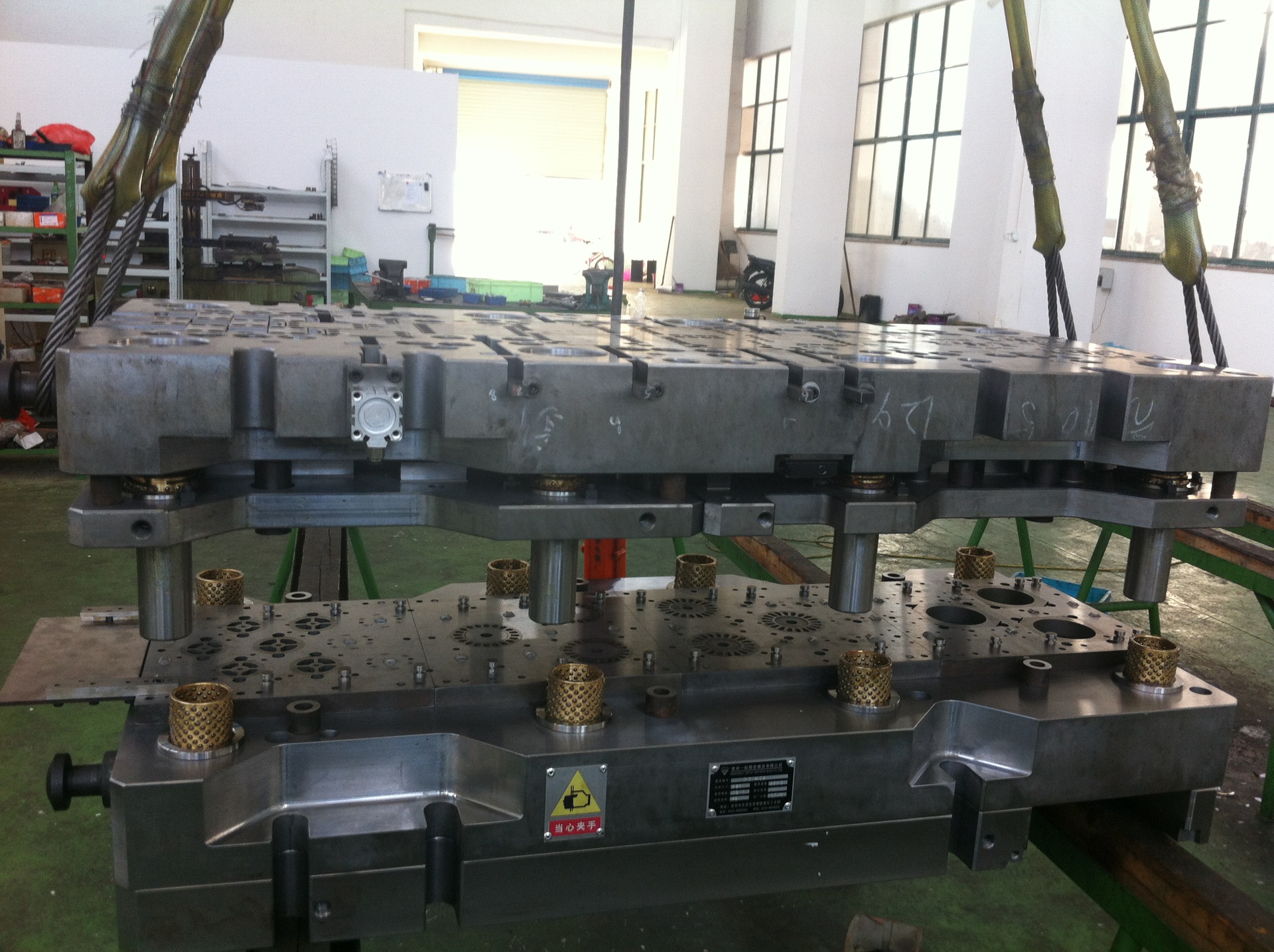 常州一钻精密模具 专注马达铁芯自动叠铆高速冲模具的卓越制造